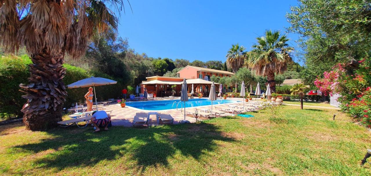 Aparthotel Phivos *
