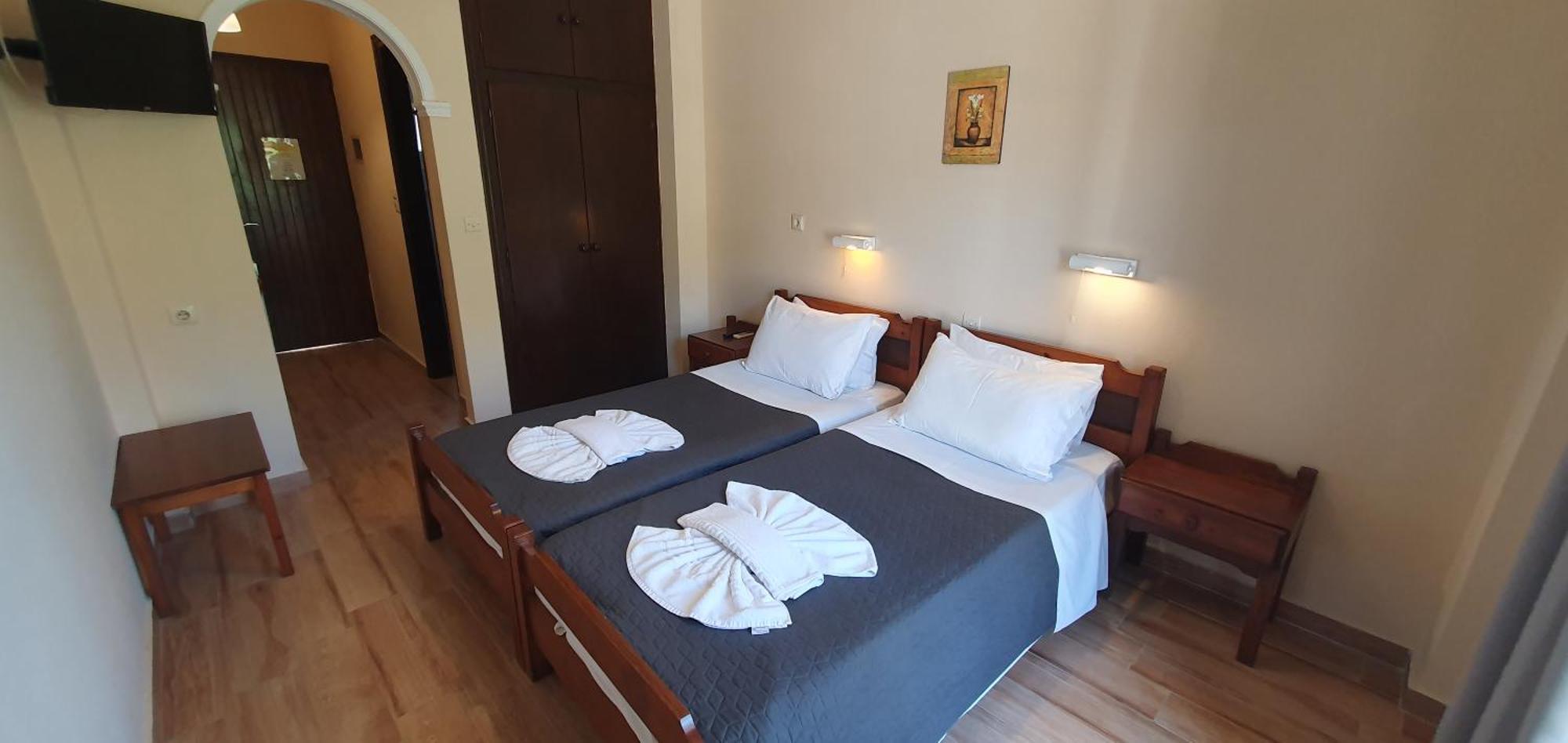 Aparthotel Phivos