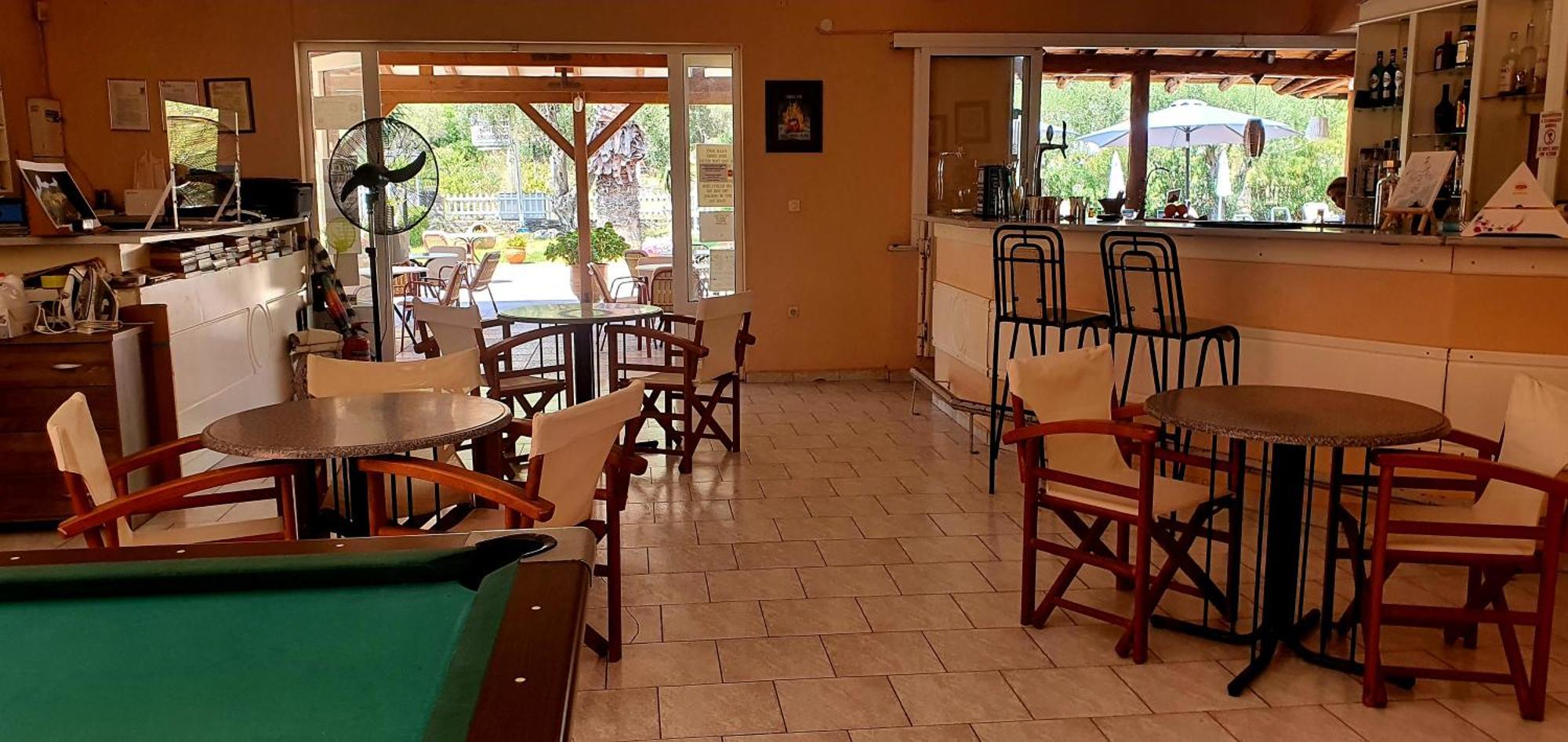 Aparthotel Phivos