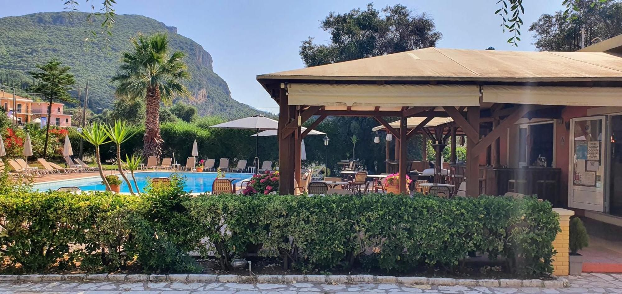 Aparthotel Phivos