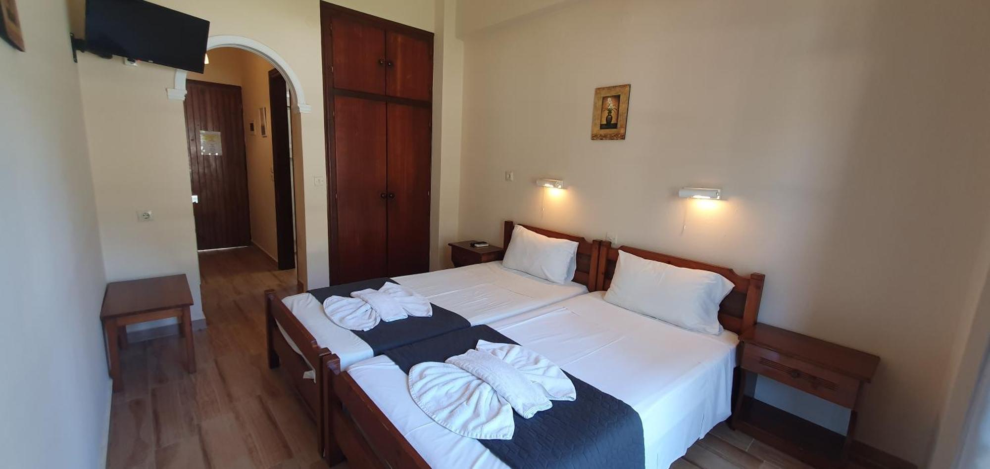 Aparthotel Phivos *