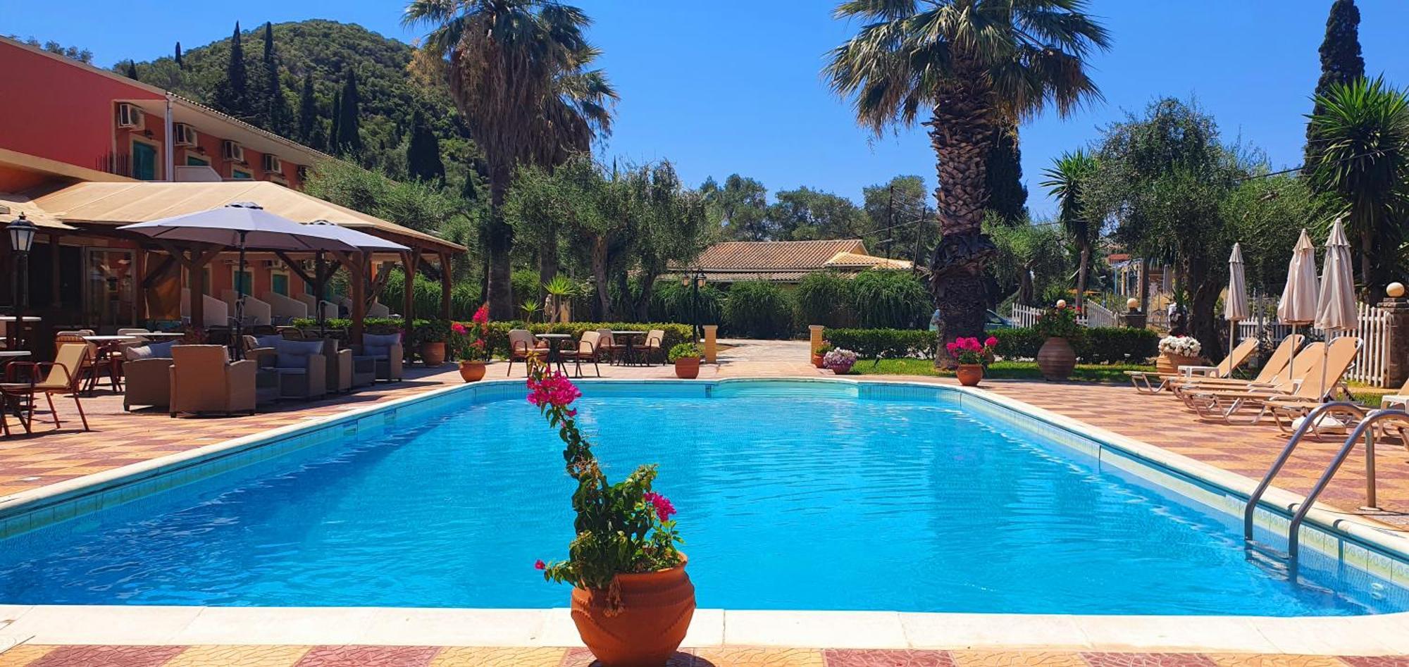 Aparthotel Phivos *